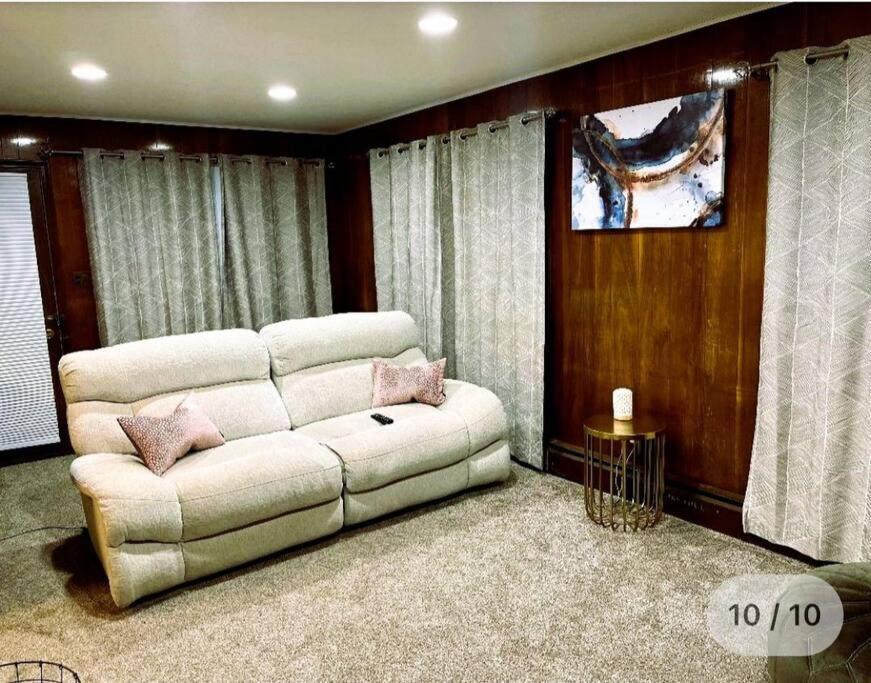 Cozy Family-sized In Quiet Neighborhood *